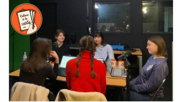 Enregistrement des épisodes du podcast au studio d’enregistrement du campus Pont de Bois de l’Université de Lille avec l’équipe : Inès, Charlotte, Jeanne, Louise et Emma. 